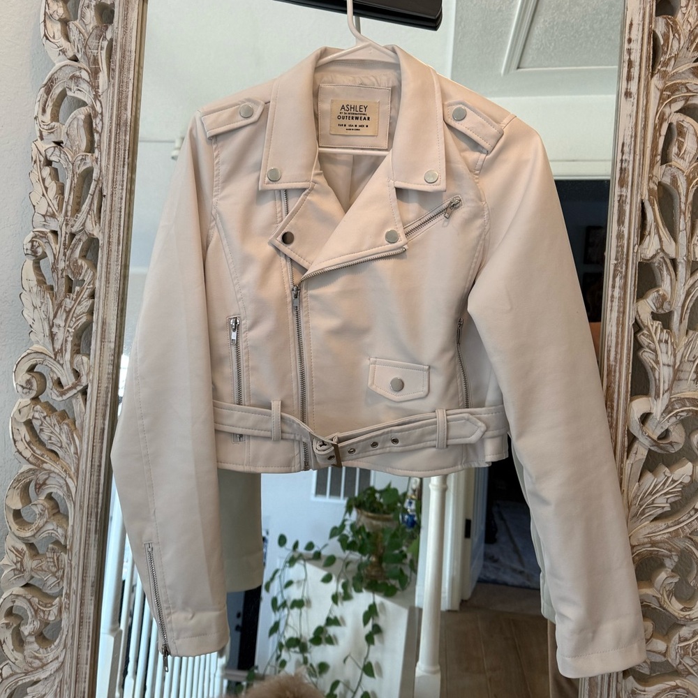 Ashley By 26 International Women's white faux leather jacket
